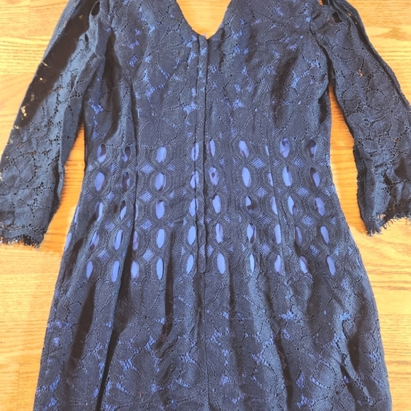 EUC Lilly Pulitzer Elegant Navy Lace Dress, Size 6 - Picture 5 of 11